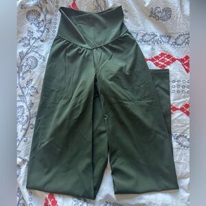 Dark green Gymshark flare leggings